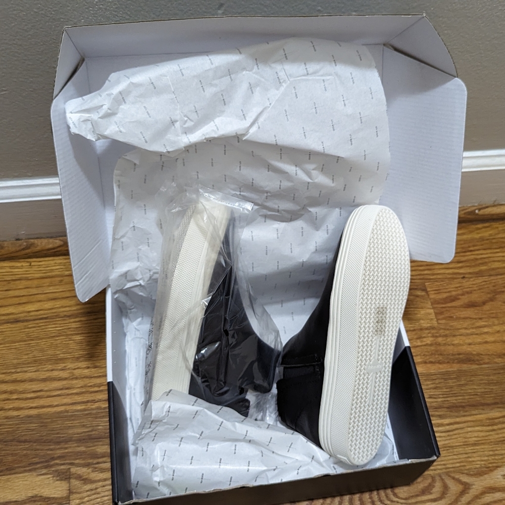 Shoe
